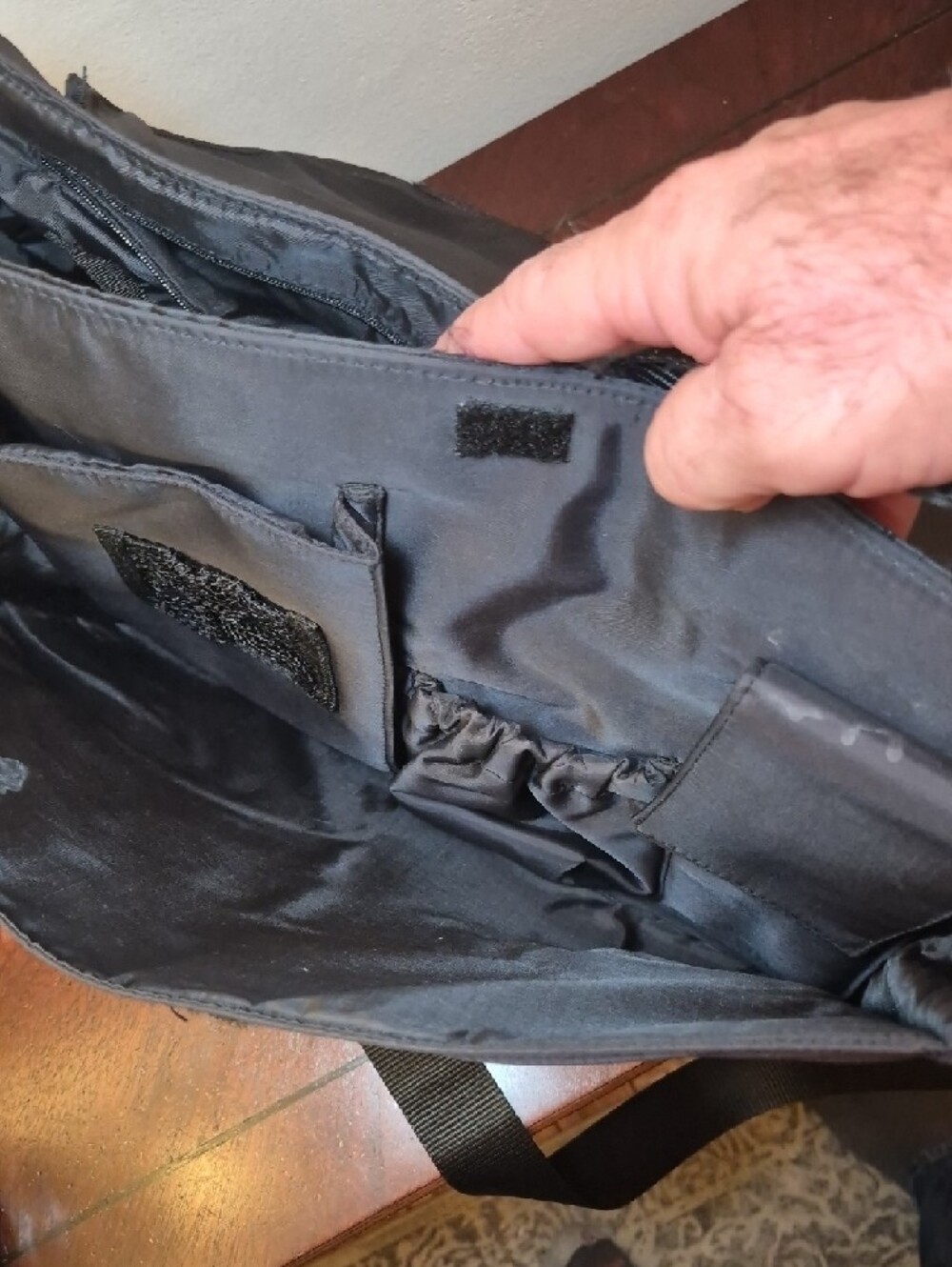 Kenneth Cole Reaction Black Diaper Bag with Adjustable Strap Unisex - Picture 7 of 13